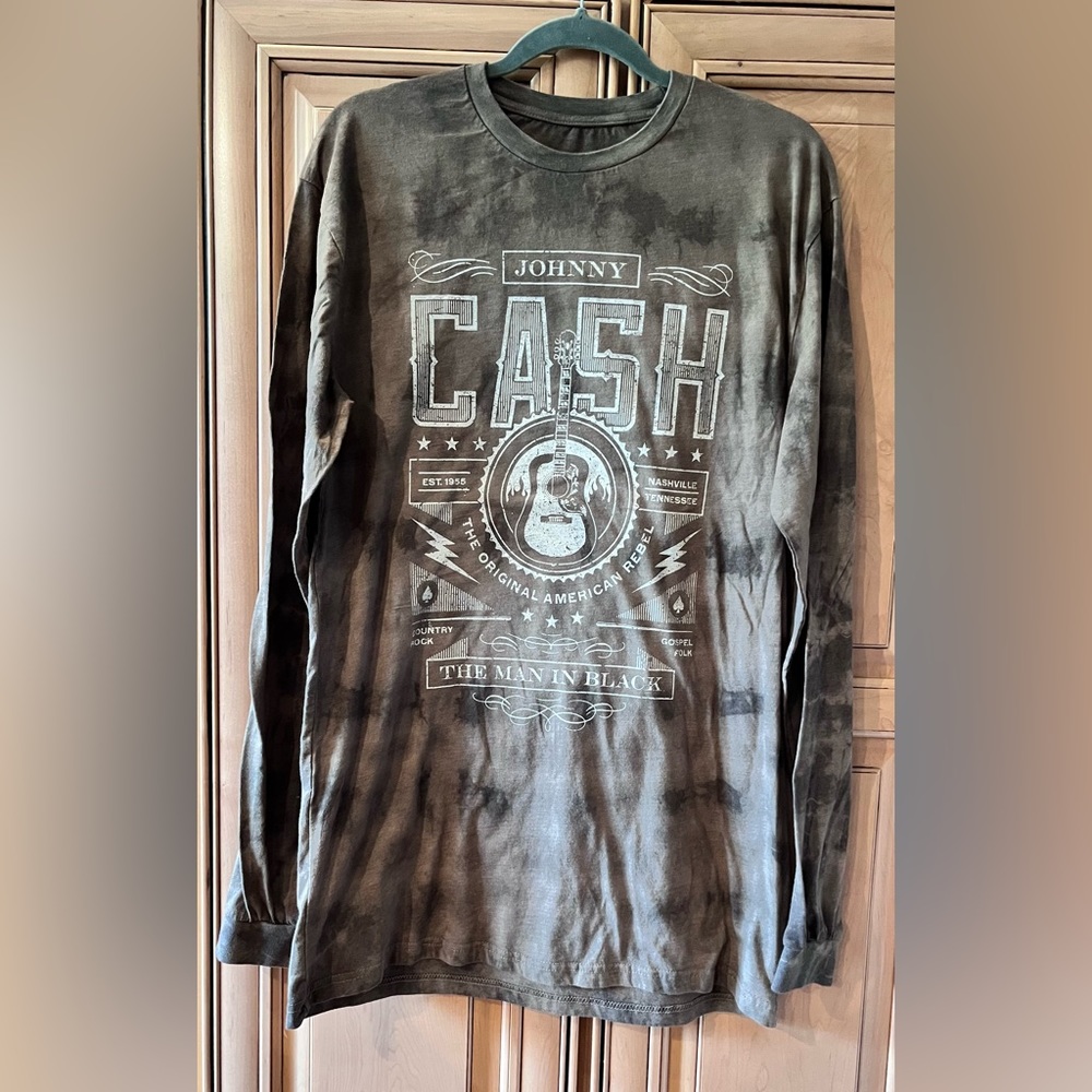 Johnny Cash Men’s Distressed L/S Man In Black Tee Shirt